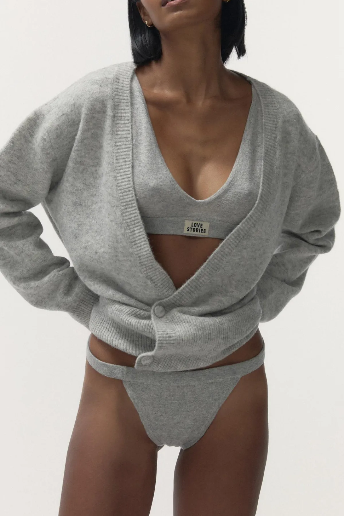 Love Stories Iris Gemütliche Strickjacke mit Knöpfen Grau Online