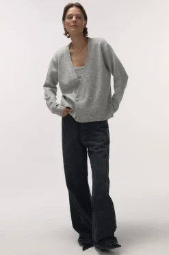 Love Stories Iris Gemütliche Strickjacke mit Knöpfen Grau Online